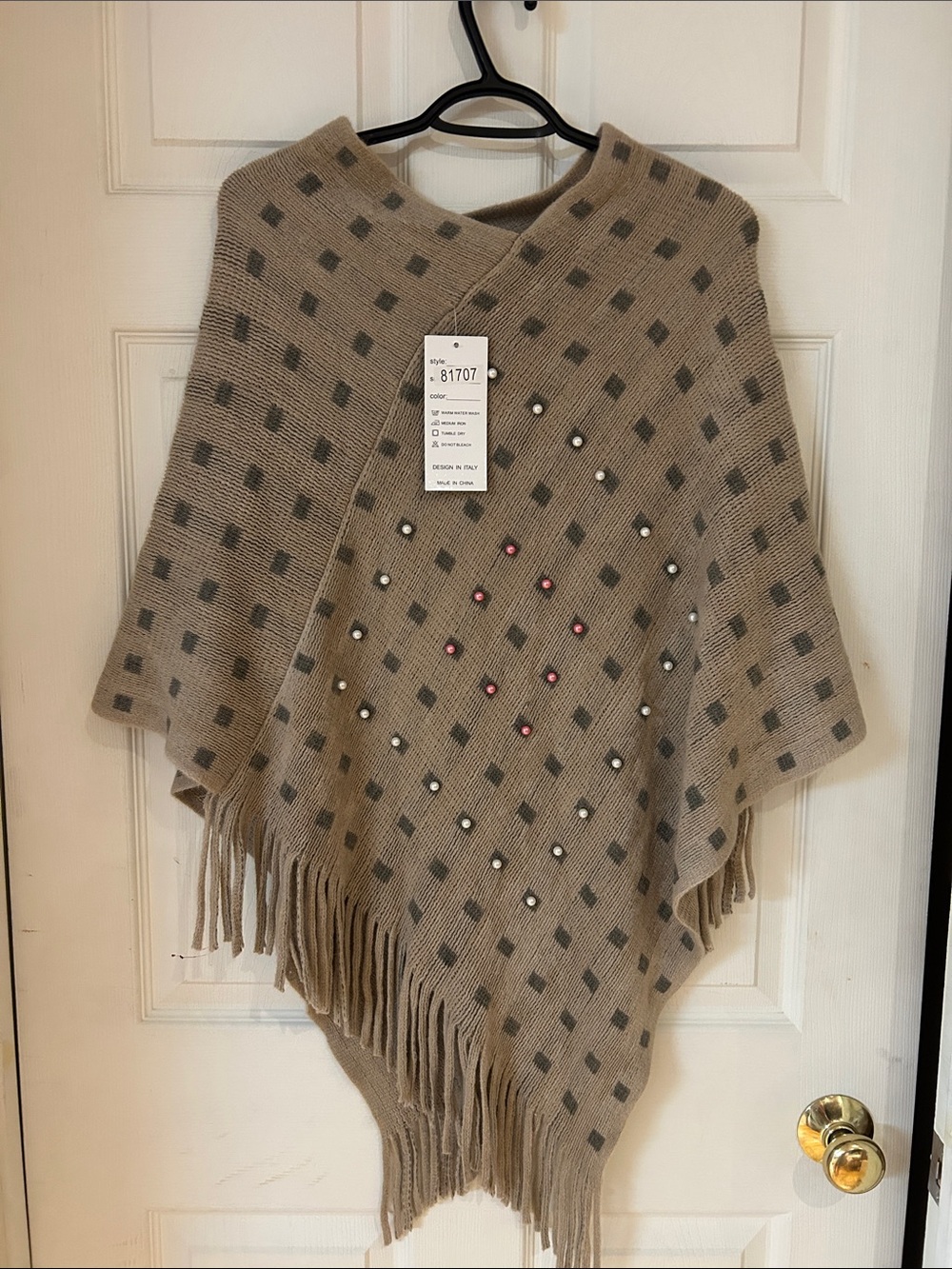 NWT Beige Diamond-Pattern Fringe Poncho with Pearl and Pink Studs